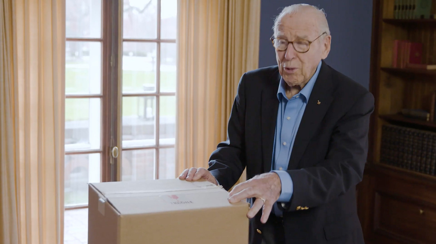 Jim Lovell meets his old friend DSKY after 50 years